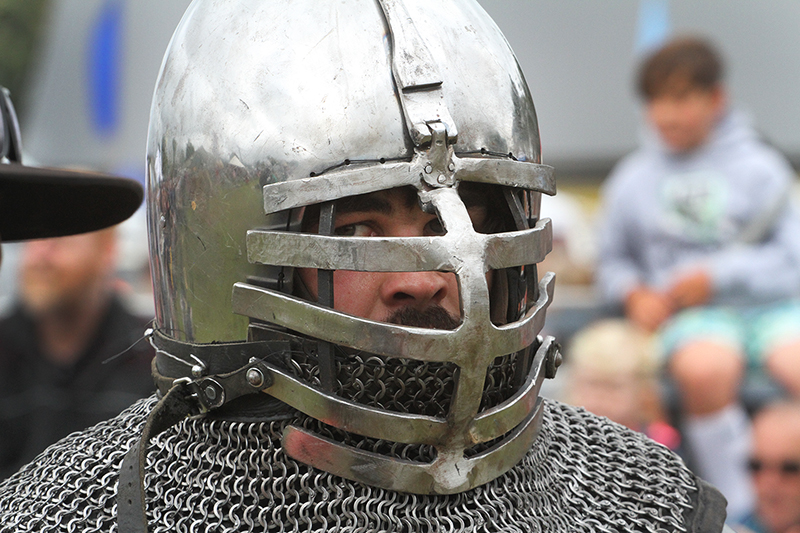 Medieval Market : Swords and Armour : Medieval Fighting : Levin : New Zealand : Richard Moore : Journalist : Photographer :